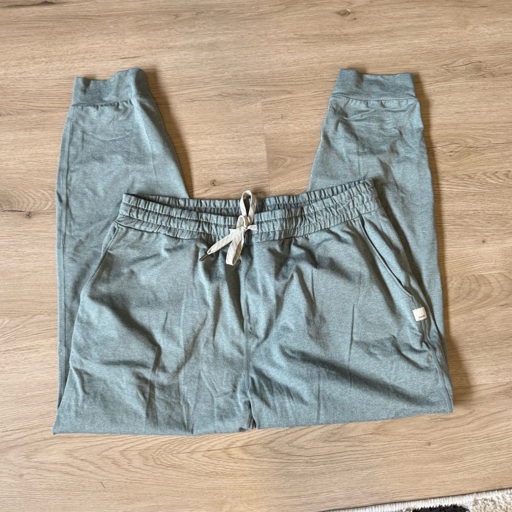 Vuori performance joggers